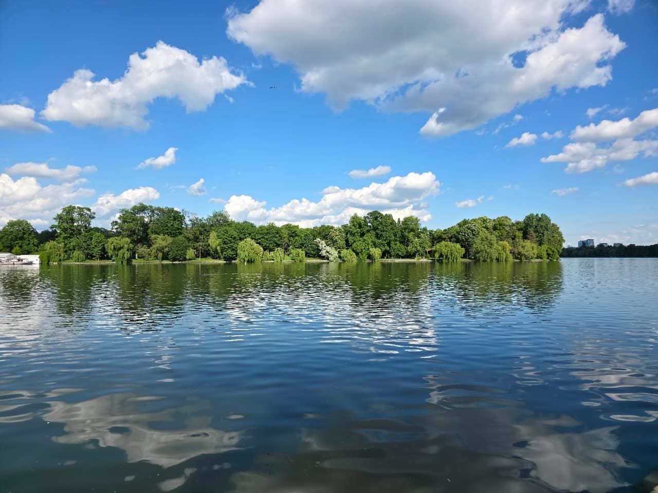 O zi la Herăstrău: lacul, parcul și serile de vară din București