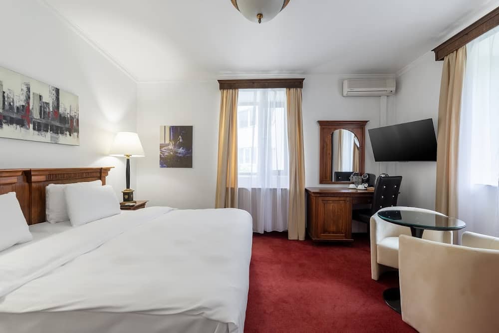 Arc de Triomphe Hotel — 2
