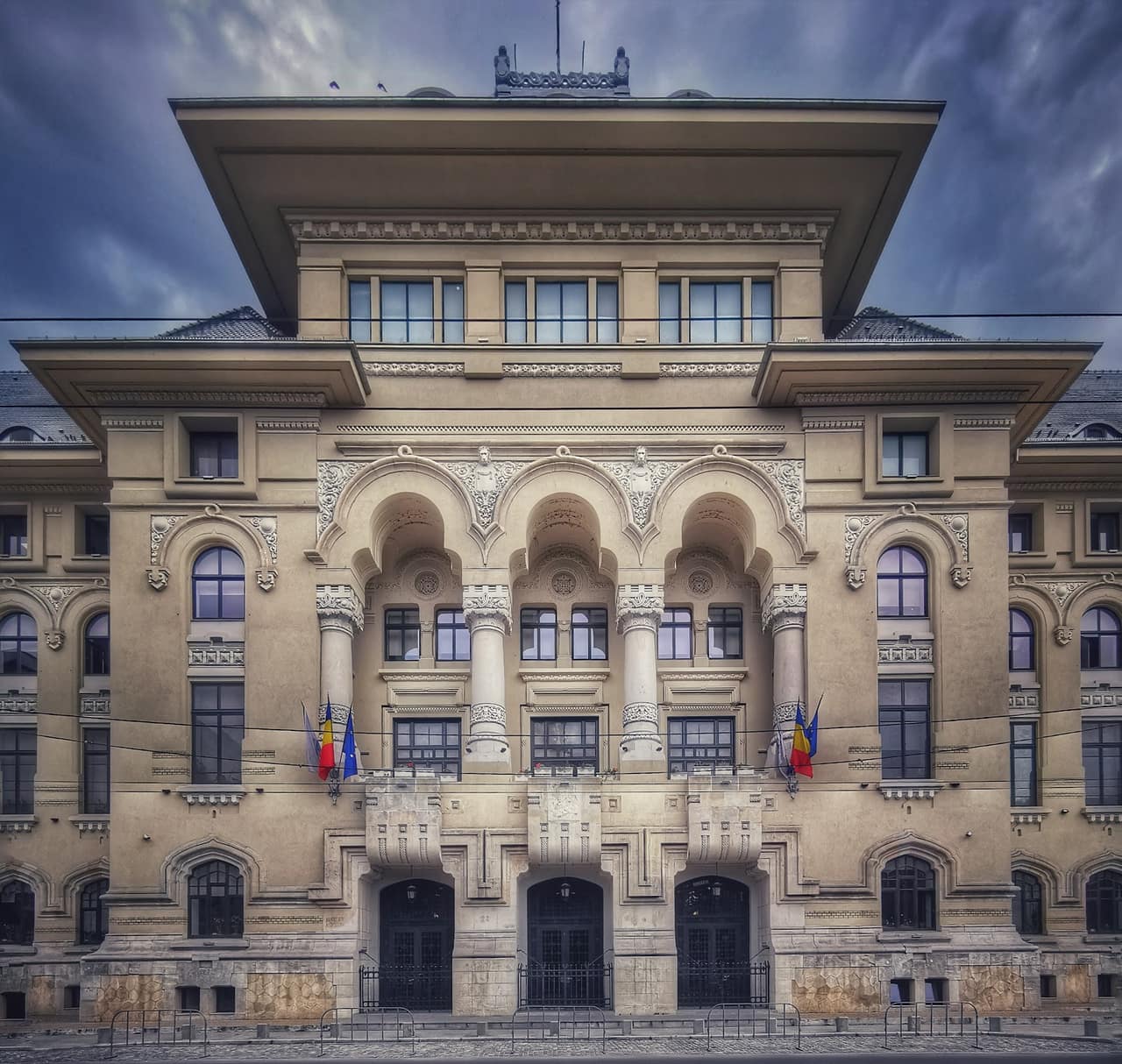 Administrație și sectoare