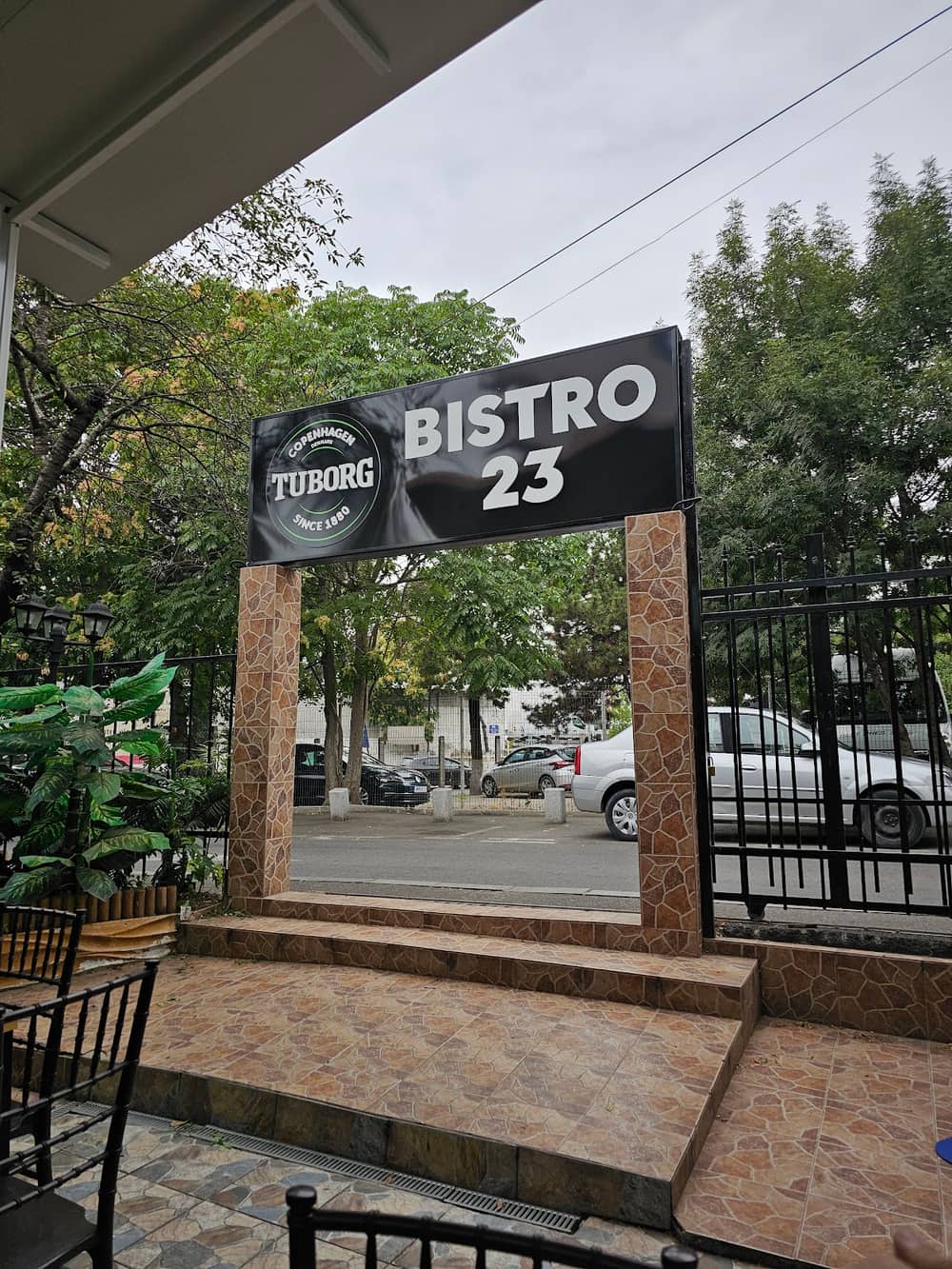 Bistro 23